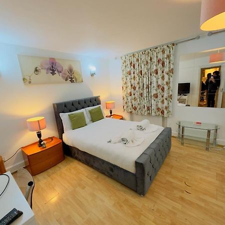 Bright Budget Studio Apartment In Central London Eksteriør billede