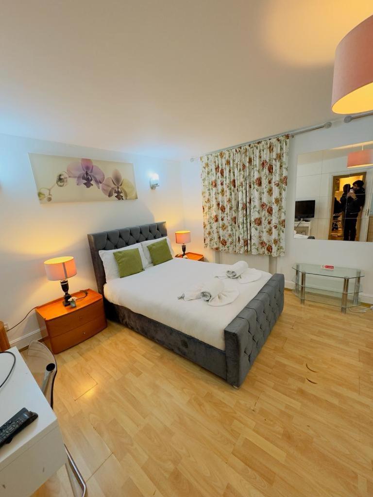 Bright Budget Studio Apartment In Central London Eksteriør billede